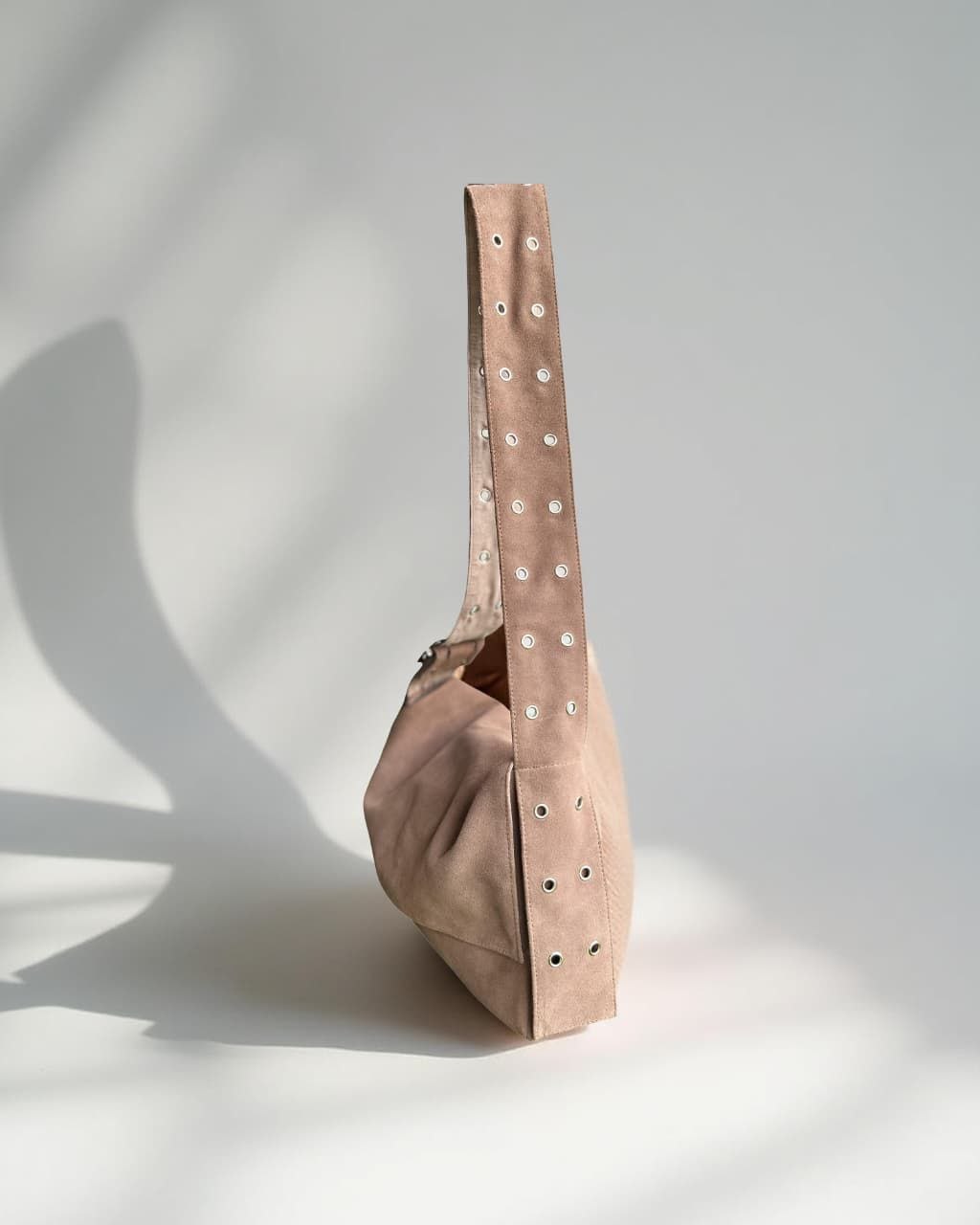 Lucky Bag beige color detail by Amanda Leather Fashion